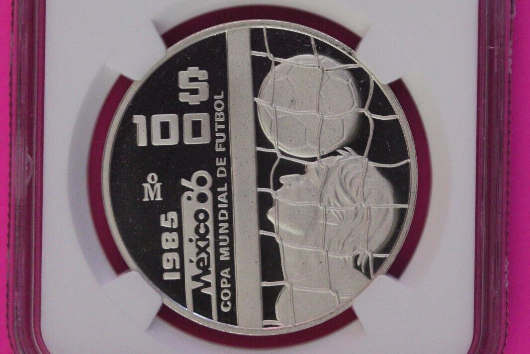 Top Pop Mexico 1985 PF 69 Ultra Cameo World Cup Football Player Profile 100 1096